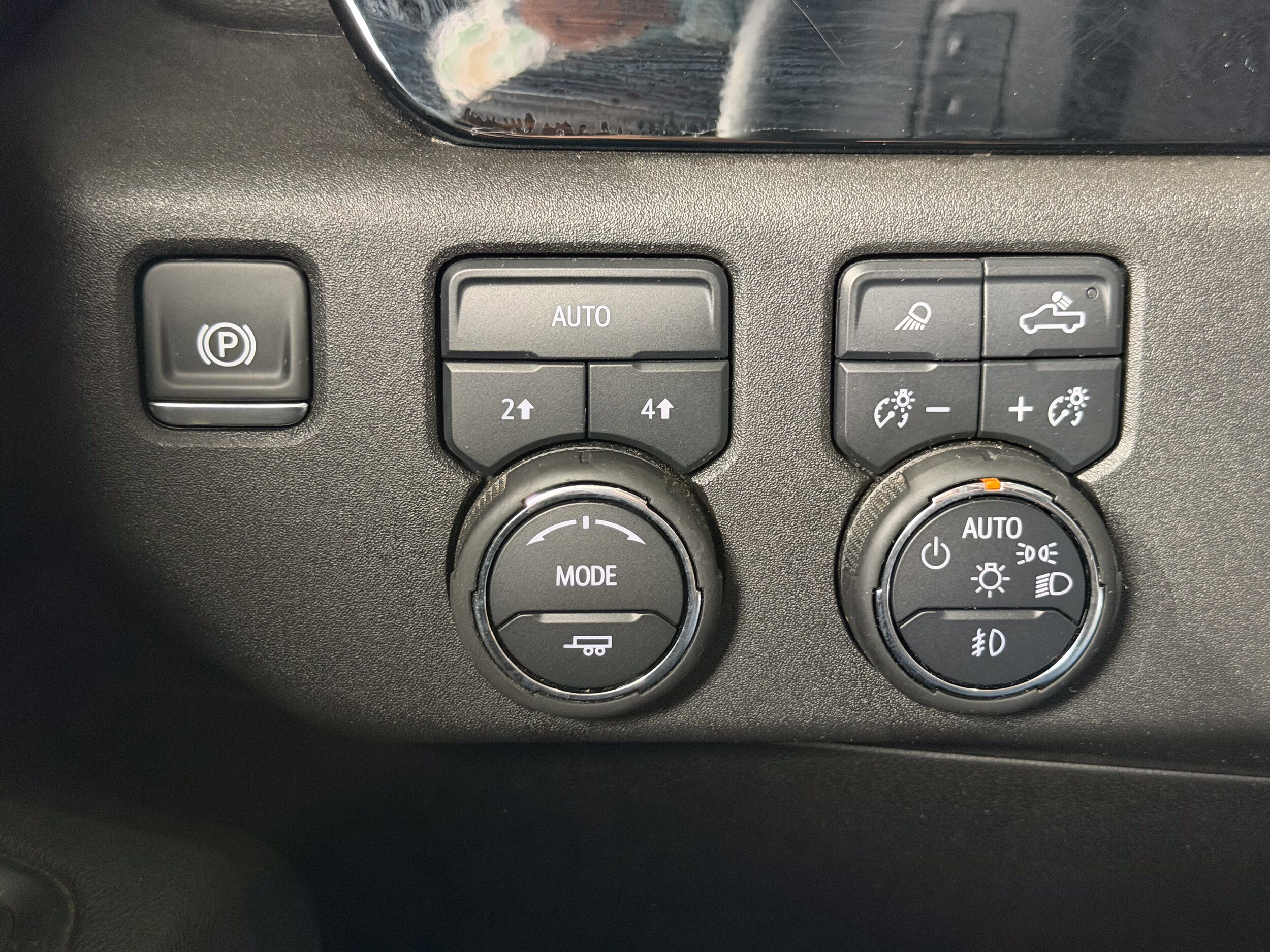 2025 Chevrolet Silverado 1500 LTZ - Photo 15