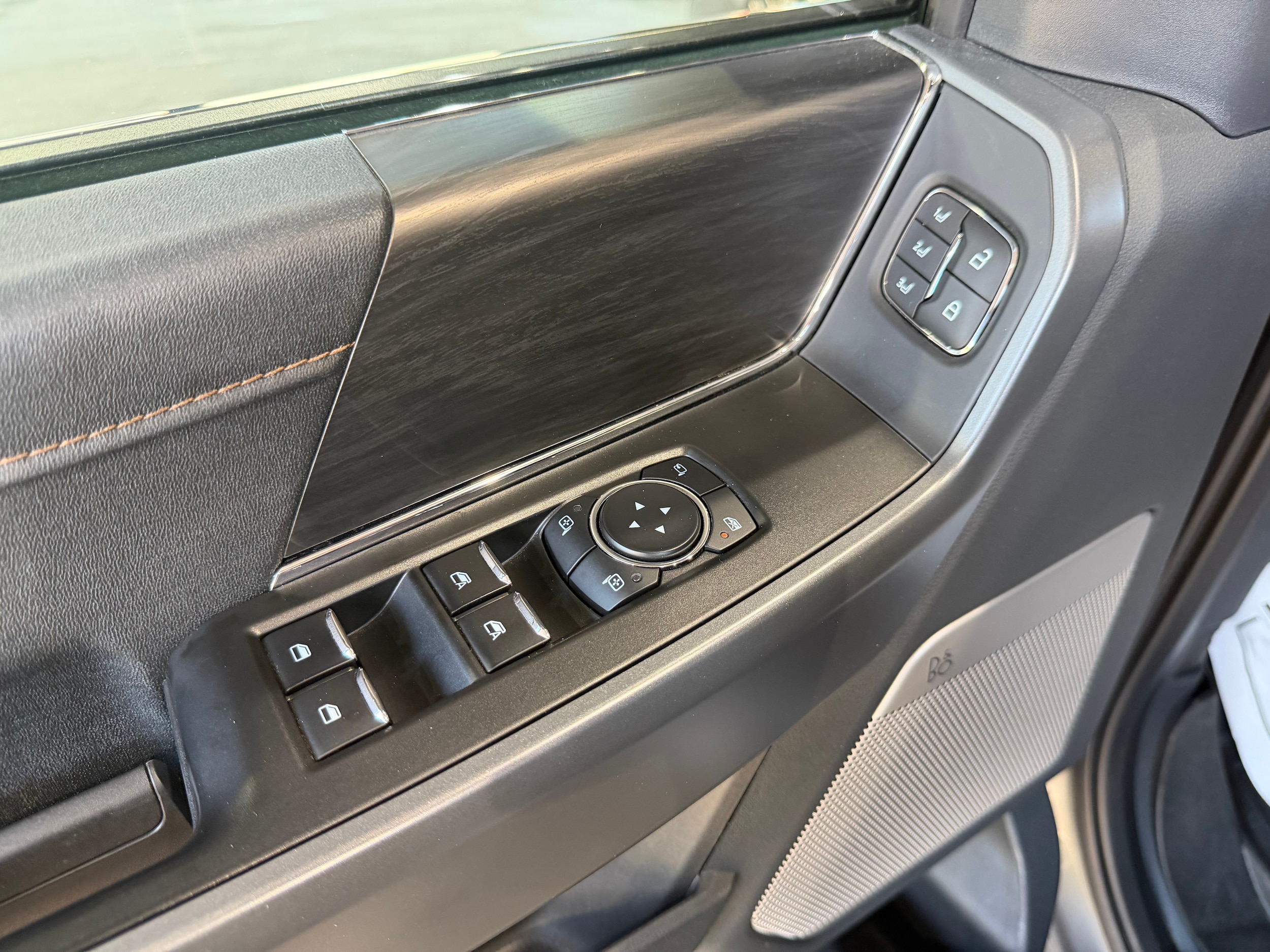 2025 Ford F-150 Lariat - Photo 10