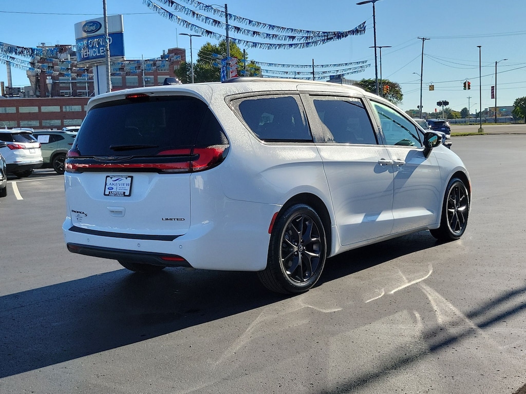 Used 2025 Chrysler Pacifica Limited Passenger Van