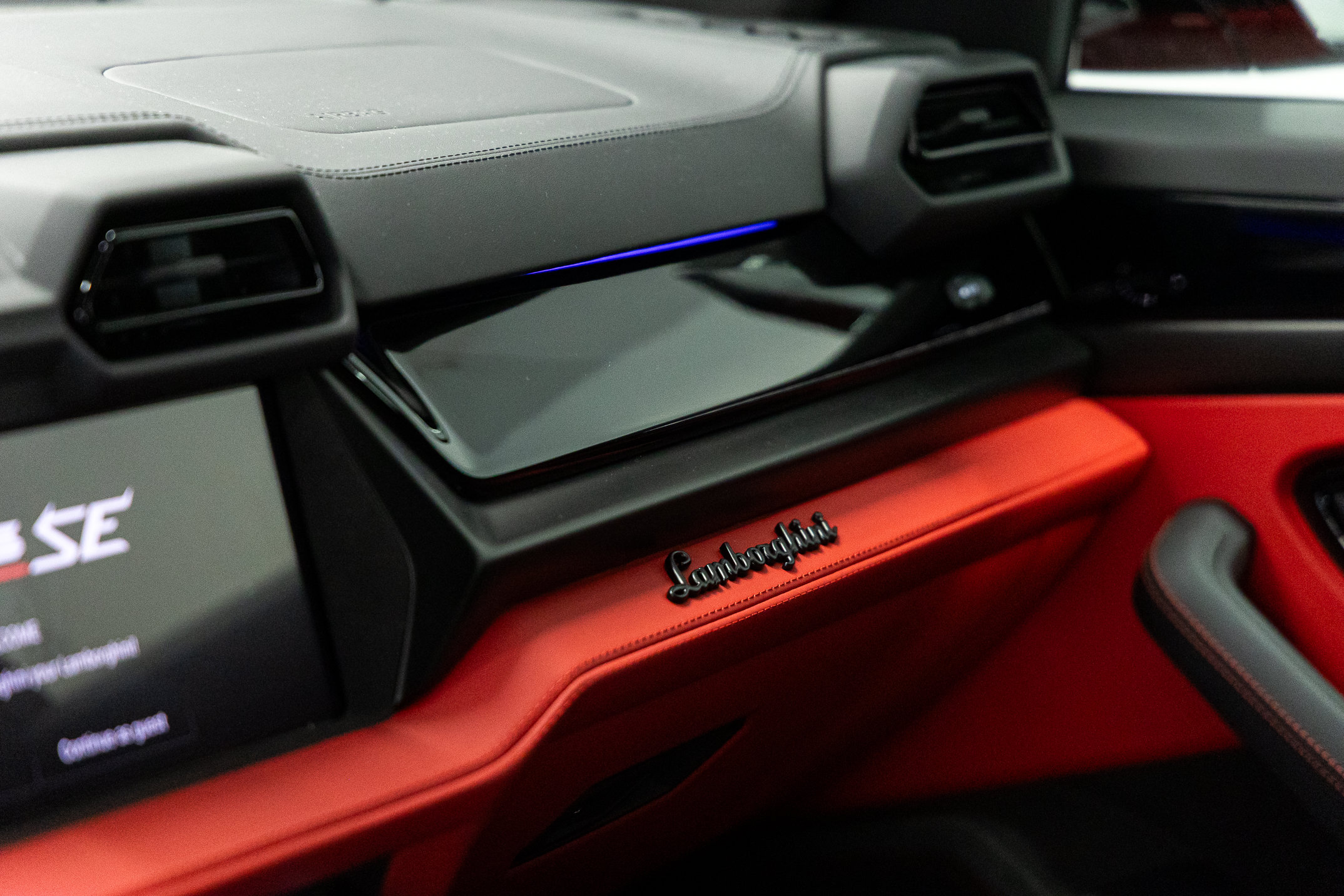 2026 Lamborghini Urus SE - Photo 37