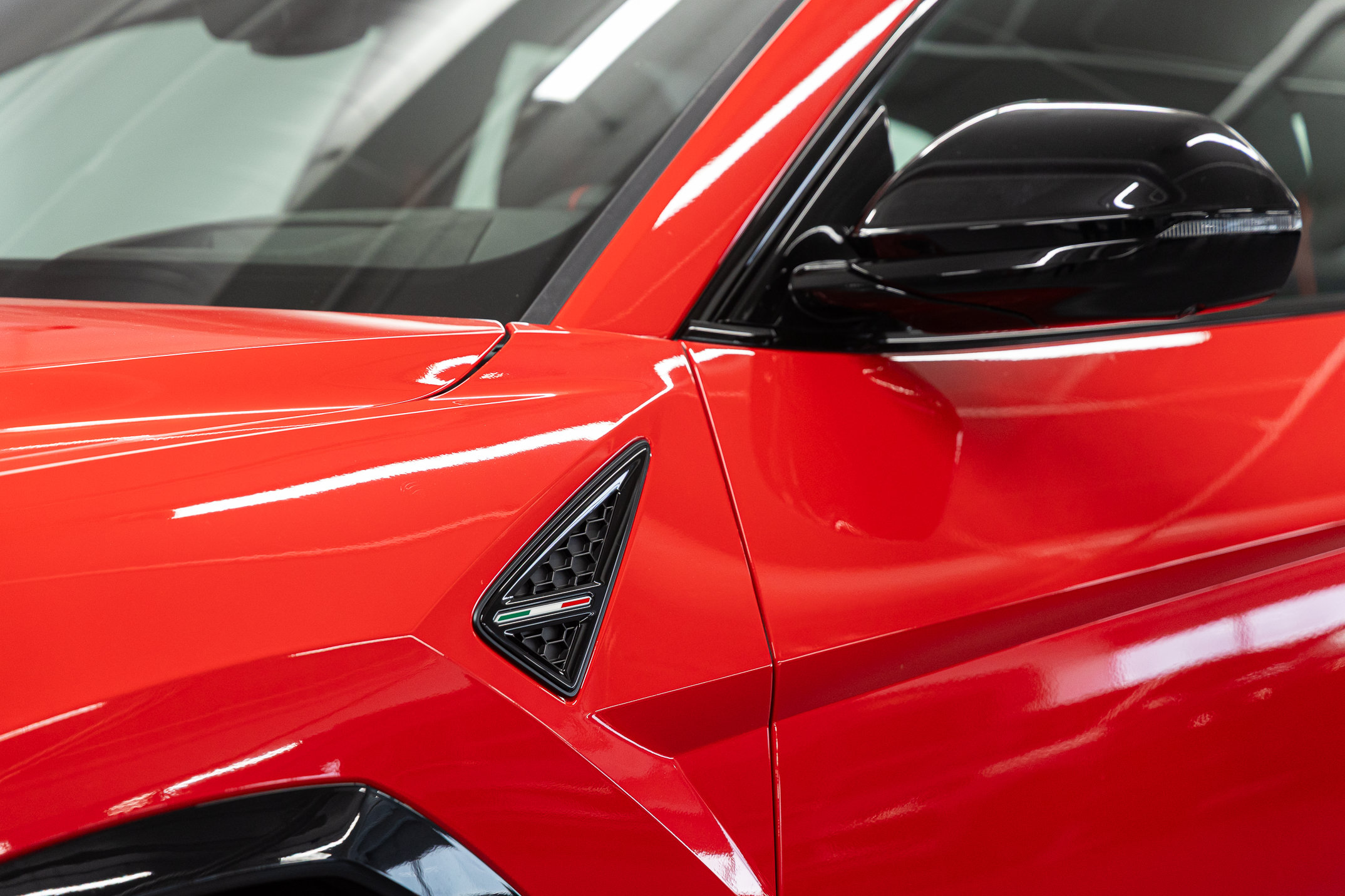 2026 Lamborghini Urus SE - Photo 17