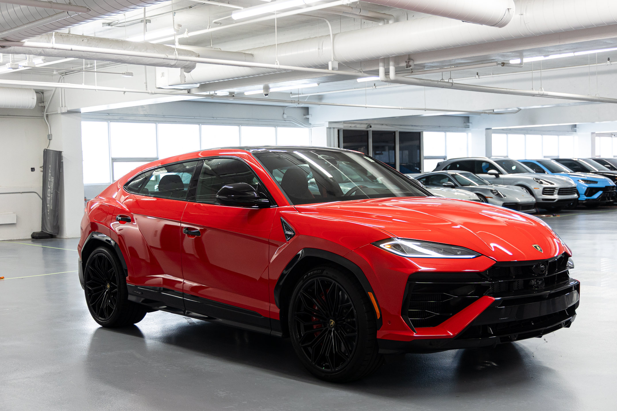 2026 Lamborghini Urus SE - Photo 9