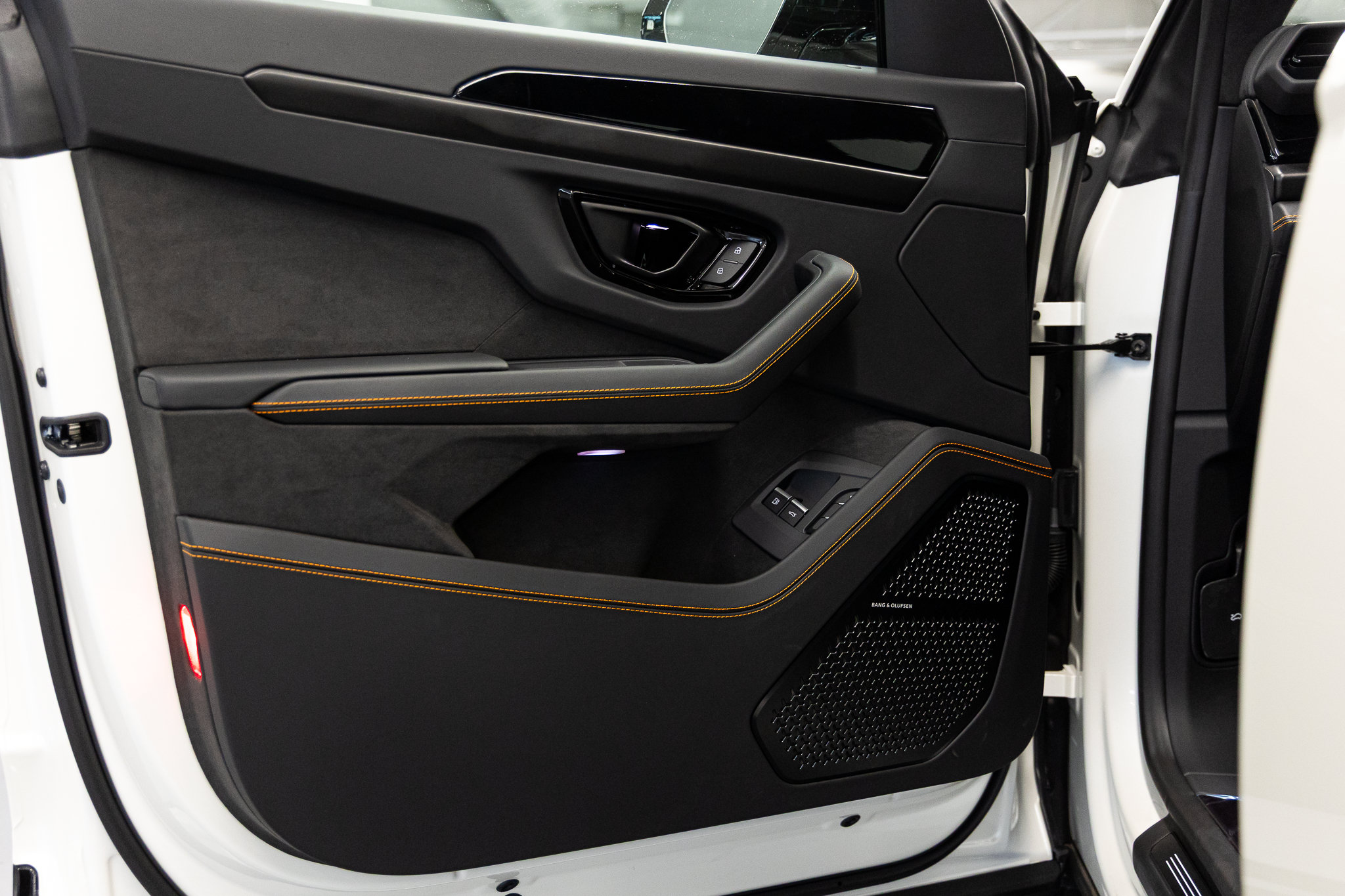 2026 Lamborghini Urus SE - Photo 30