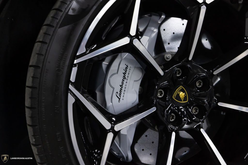 2024 Lamborghini Urus Performante - Photo 18