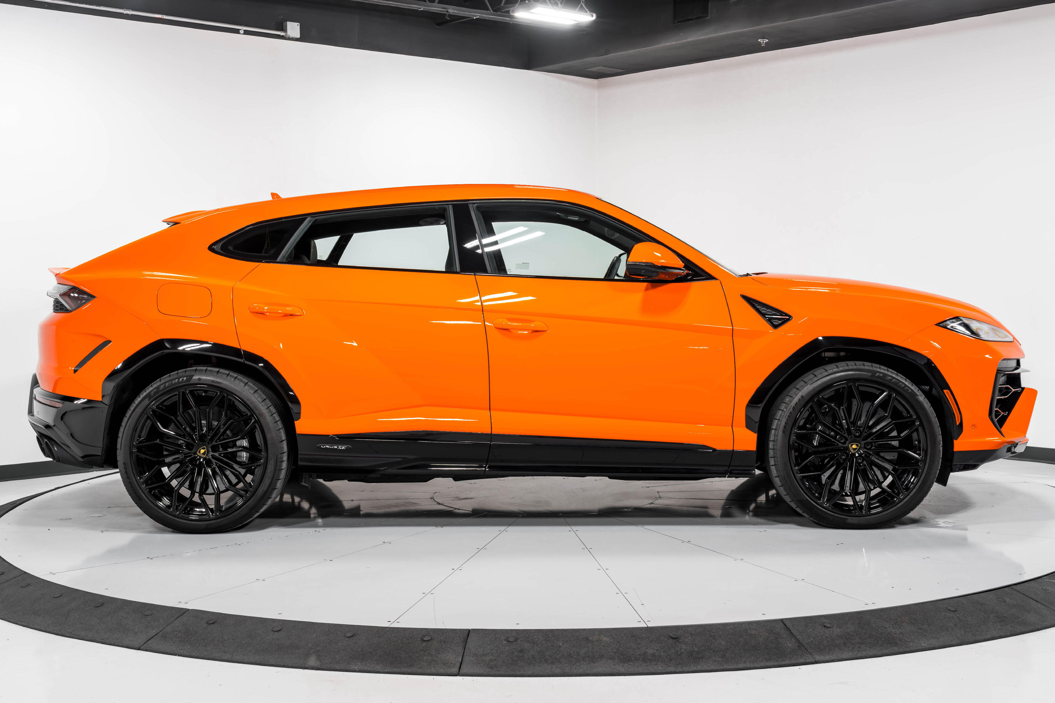 Used 2025 Lamborghini Urus SE SUV