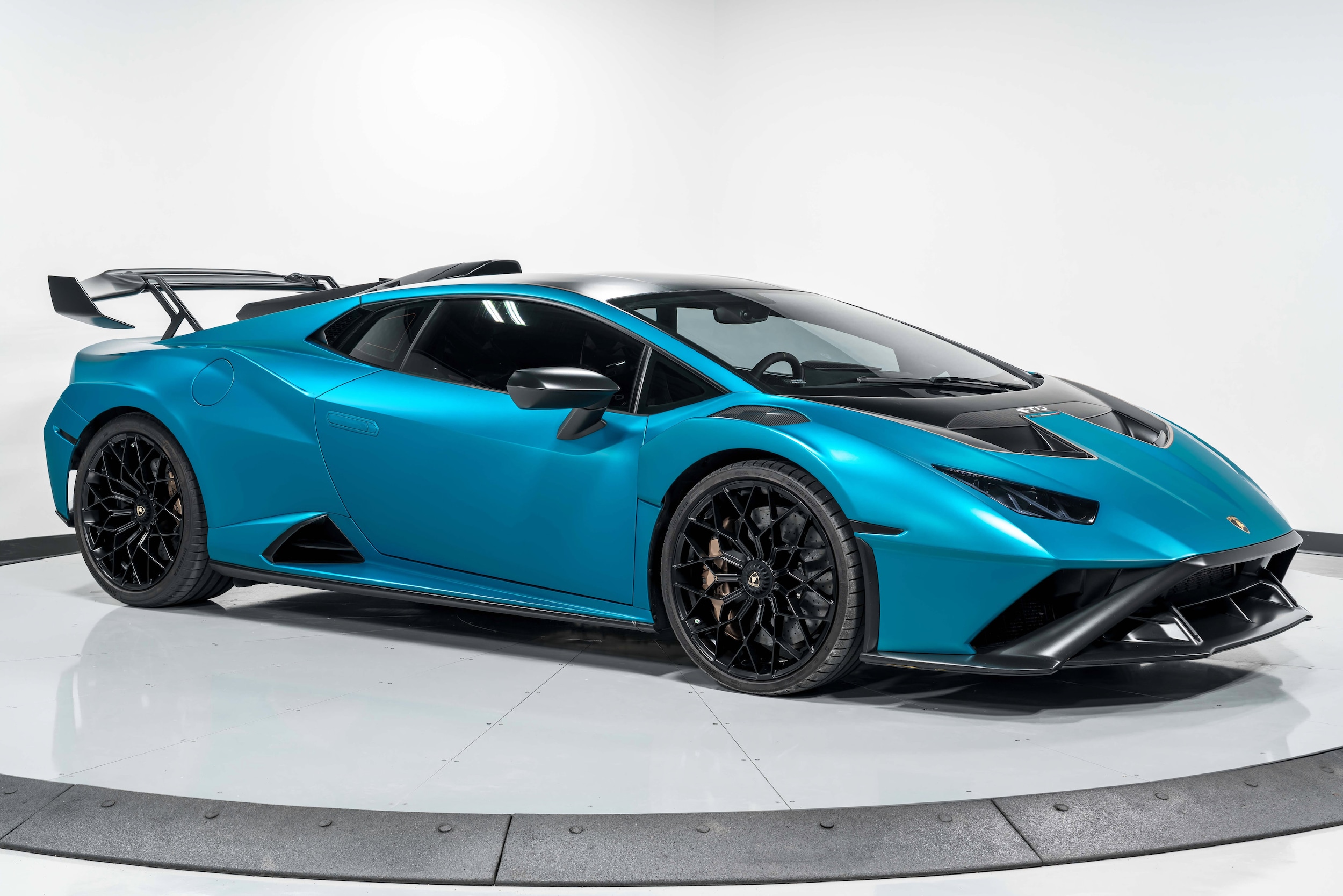 2022 Lamborghini Huracan STO - Photo 35