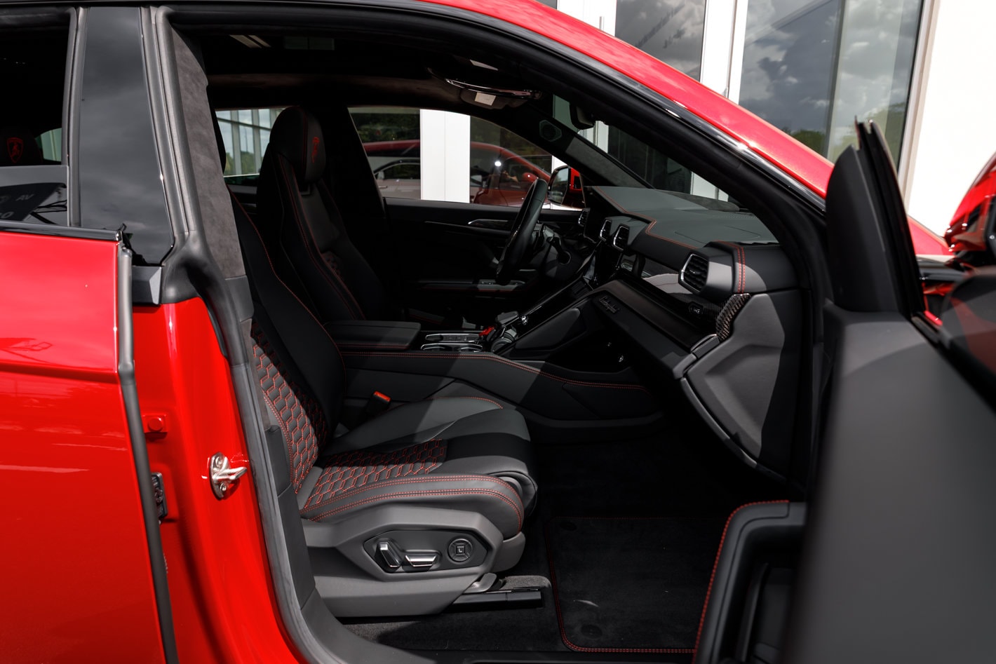 2024 Lamborghini Urus S - Photo 45