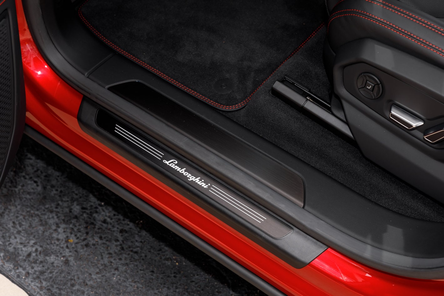 2024 Lamborghini Urus S - Photo 28