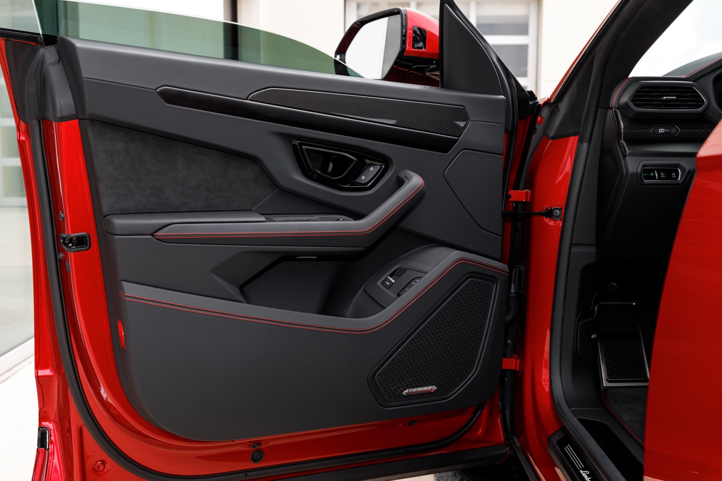2024 Lamborghini Urus S - Photo 25