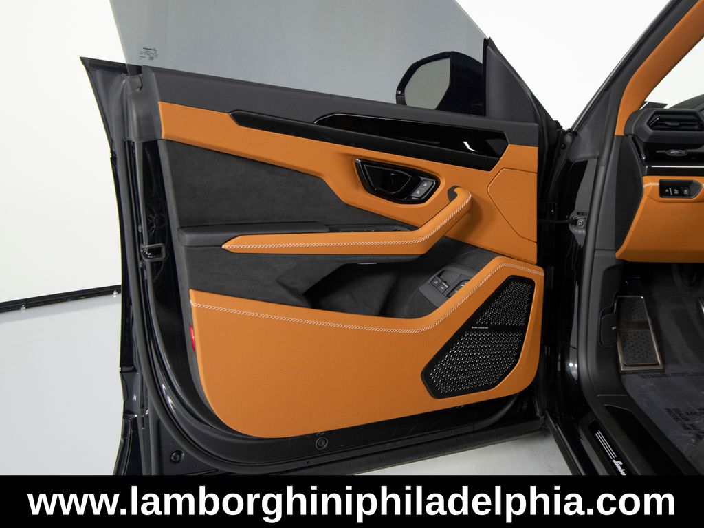 2025 Lamborghini Urus SE - Photo 12