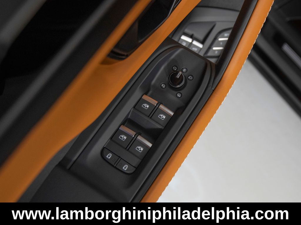 2025 Lamborghini Urus SE - Photo 14