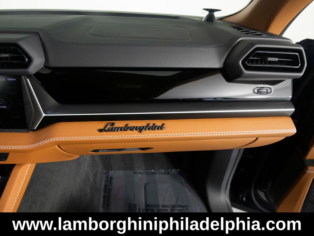 2025 Lamborghini Urus SE - Photo 32