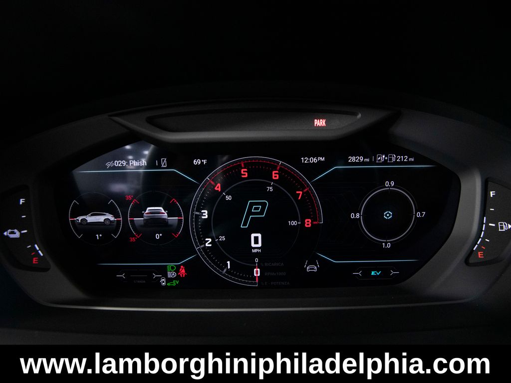 2025 Lamborghini Urus SE - Photo 18