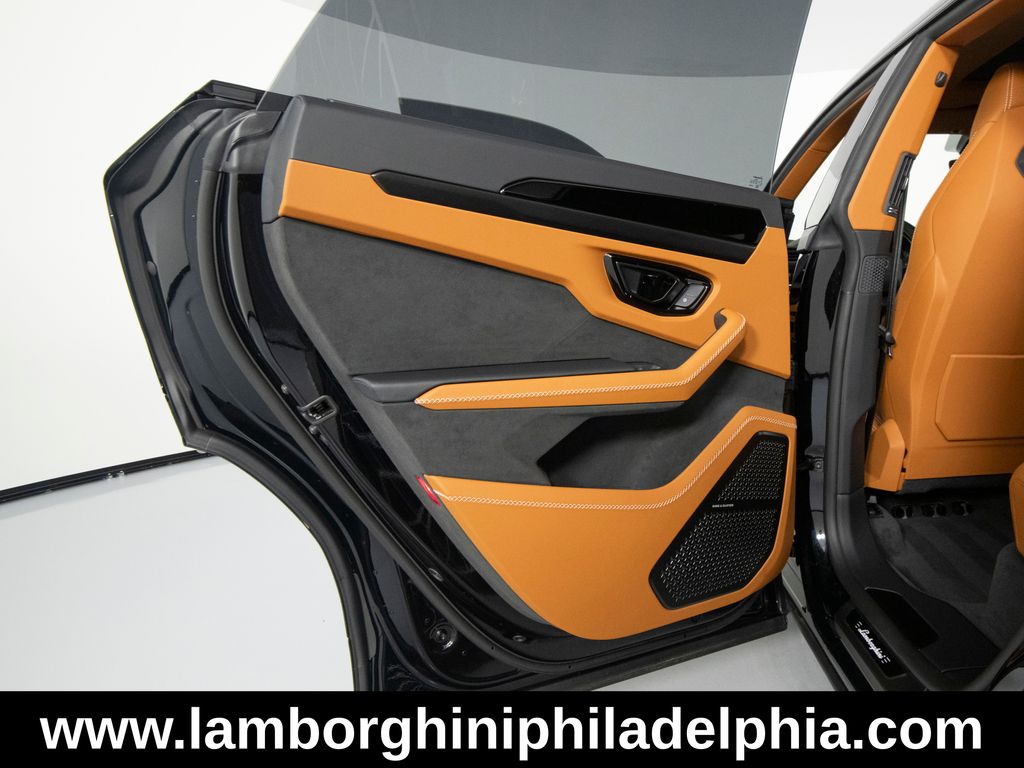 2025 Lamborghini Urus SE - Photo 37