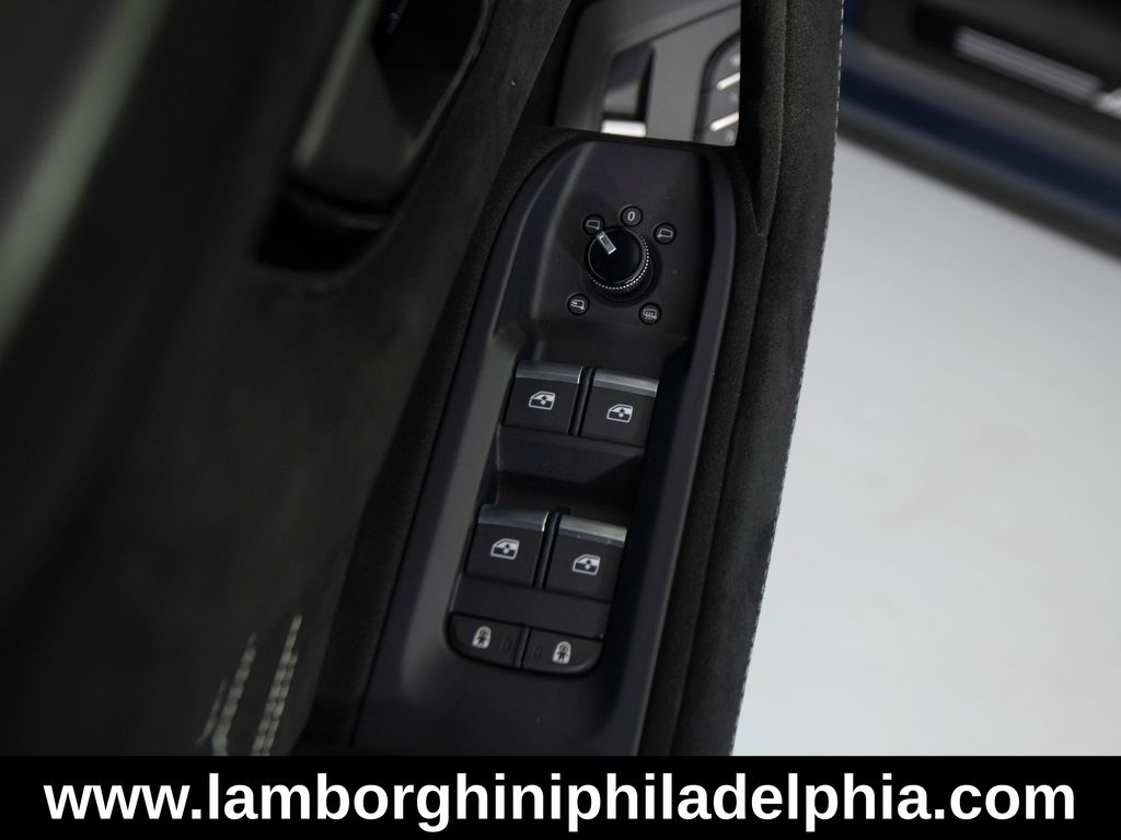 2023 Lamborghini Urus Performante - Photo 14