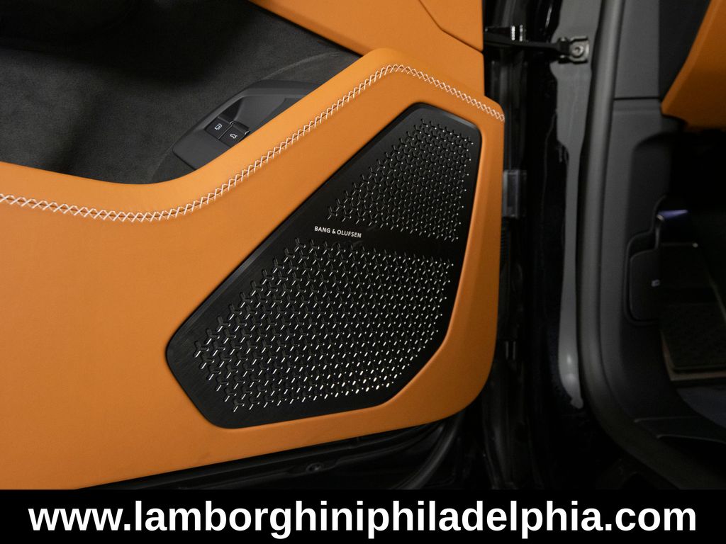 2025 Lamborghini Urus SE - Photo 34