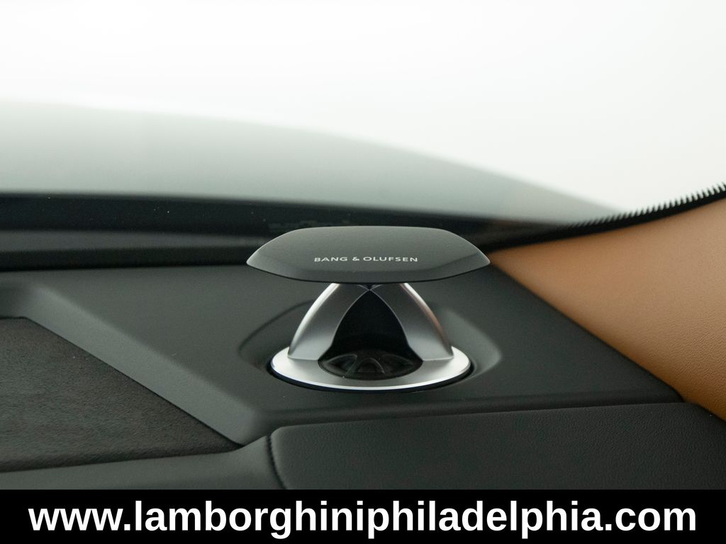 2025 Lamborghini Urus SE - Photo 31