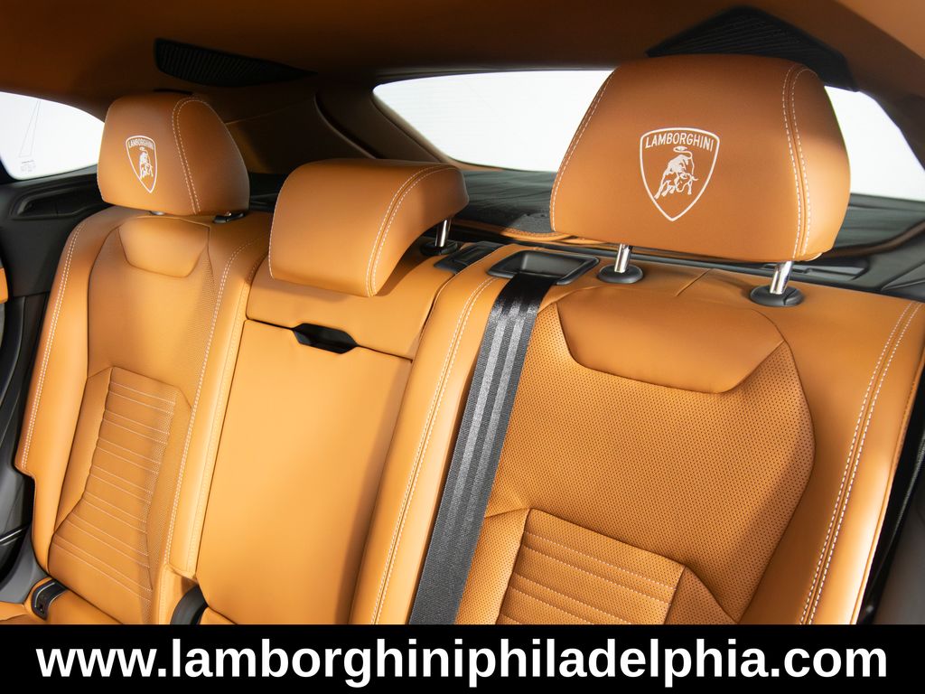 2025 Lamborghini Urus SE - Photo 39