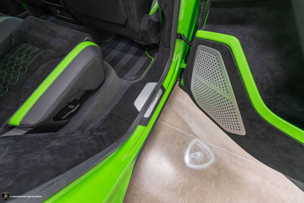 2024 Lamborghini Urus Performante - Photo 30