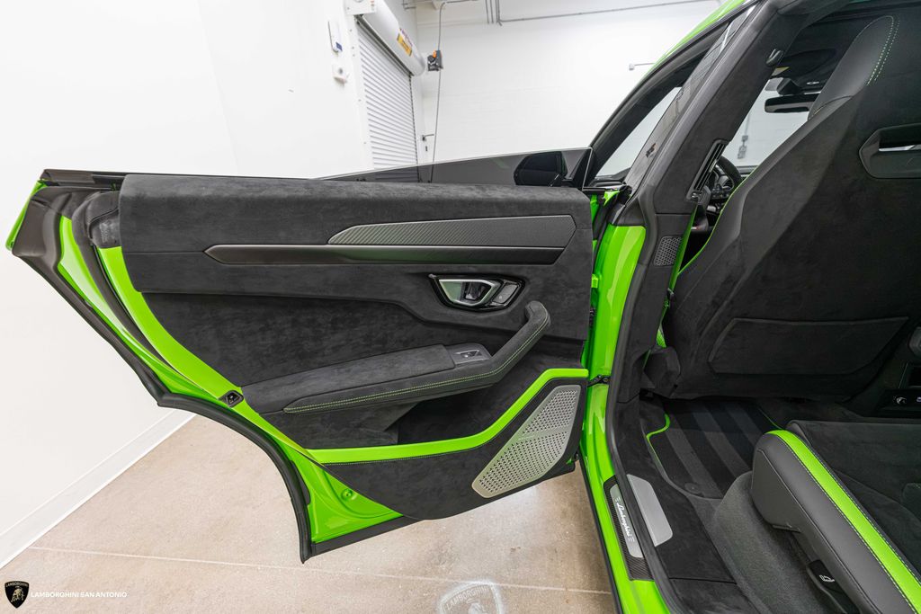 2024 Lamborghini Urus Performante - Photo 36
