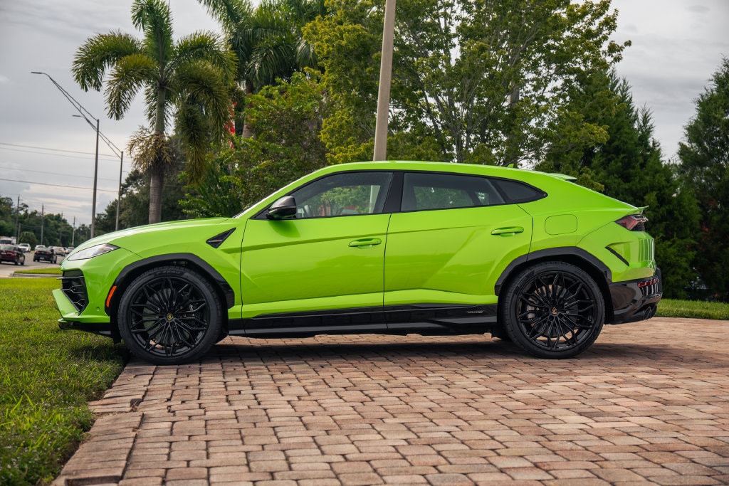 New 2026 Lamborghini Urus SE SUV