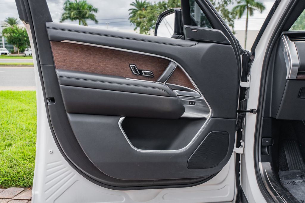 2023 Land Rover Range Rover SE - Photo 17