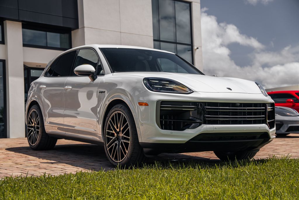2025 Porsche Cayenne Turbo E-Hybrid - Photo 7