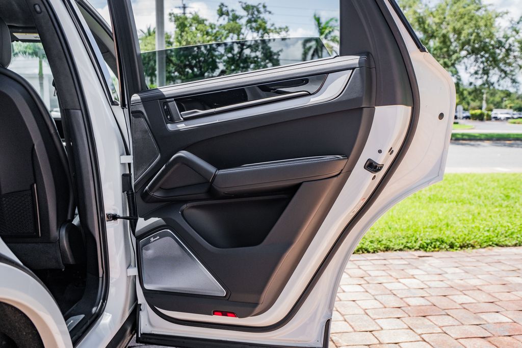 2025 Porsche Cayenne Turbo E-Hybrid - Photo 35