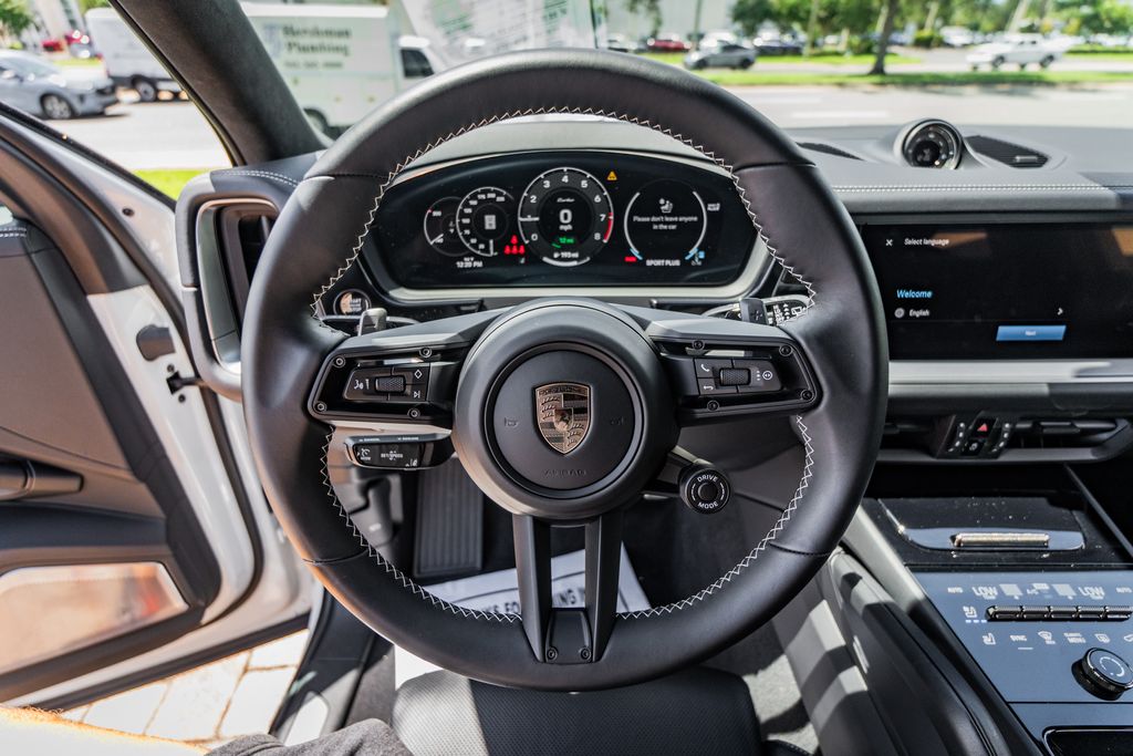 2025 Porsche Cayenne Turbo E-Hybrid - Photo 21