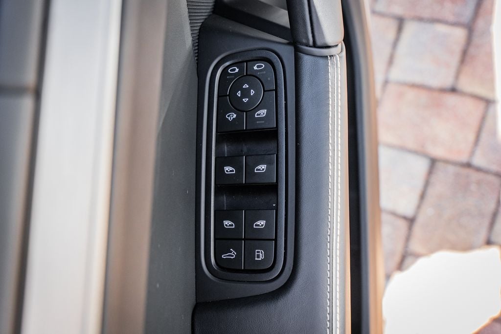 2025 Porsche Cayenne Turbo E-Hybrid - Photo 18