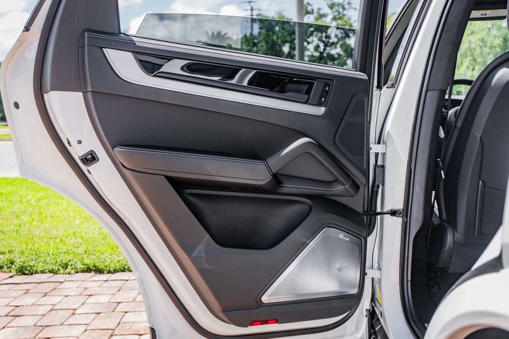 2025 Porsche Cayenne Turbo E-Hybrid - Photo 32