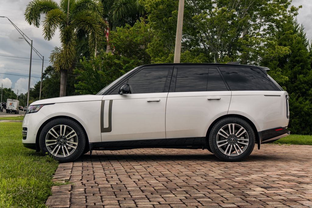 2023 Land Rover Range Rover SE - Photo 2