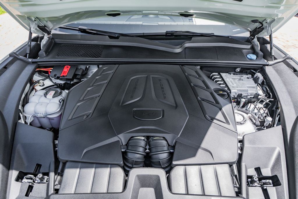 2025 Porsche Cayenne Turbo E-Hybrid - Photo 43