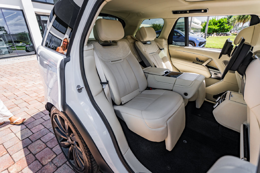 2023 Land Rover Range Rover SV - Photo 38