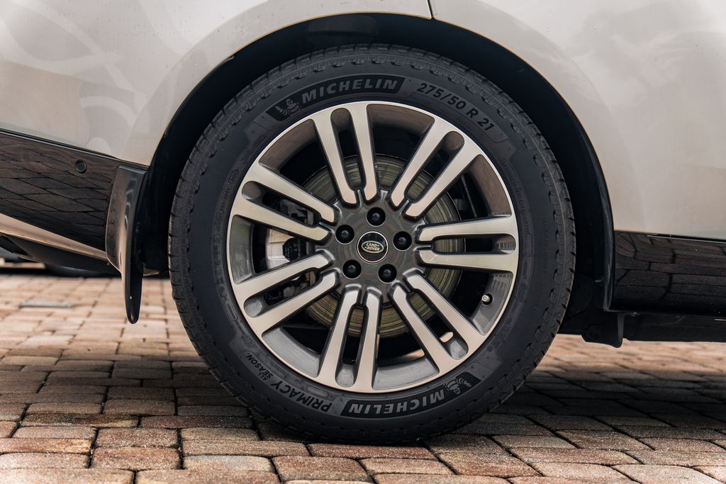 2023 Land Rover Range Rover SE - Photo 13