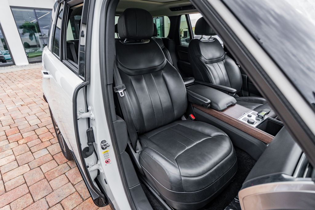 2023 Land Rover Range Rover SE - Photo 32