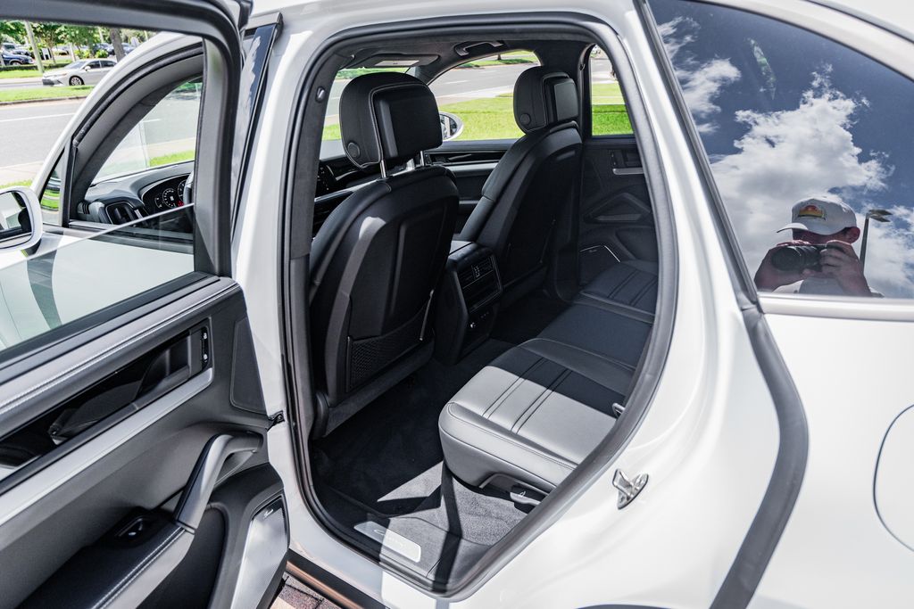 2025 Porsche Cayenne Turbo E-Hybrid - Photo 34