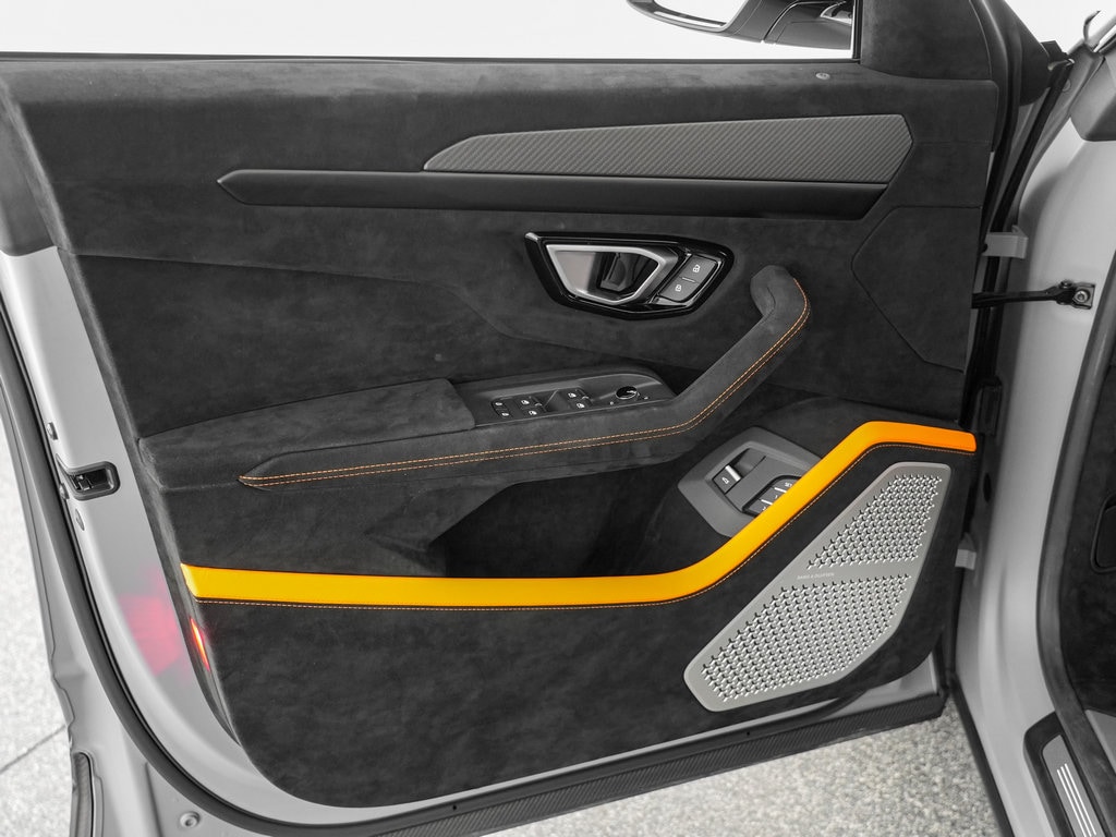 2024 Lamborghini Urus Performante - Photo 11