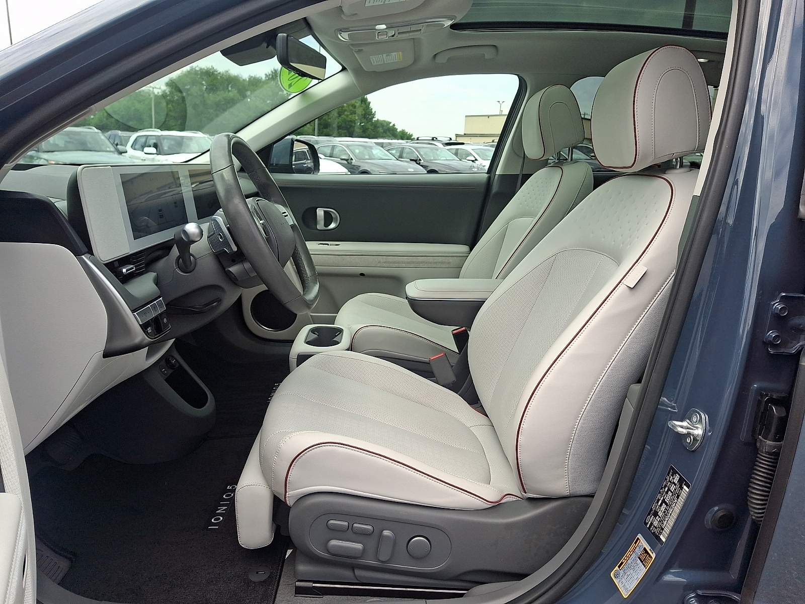 2024 Hyundai IONIQ 5 Limited - Photo 12