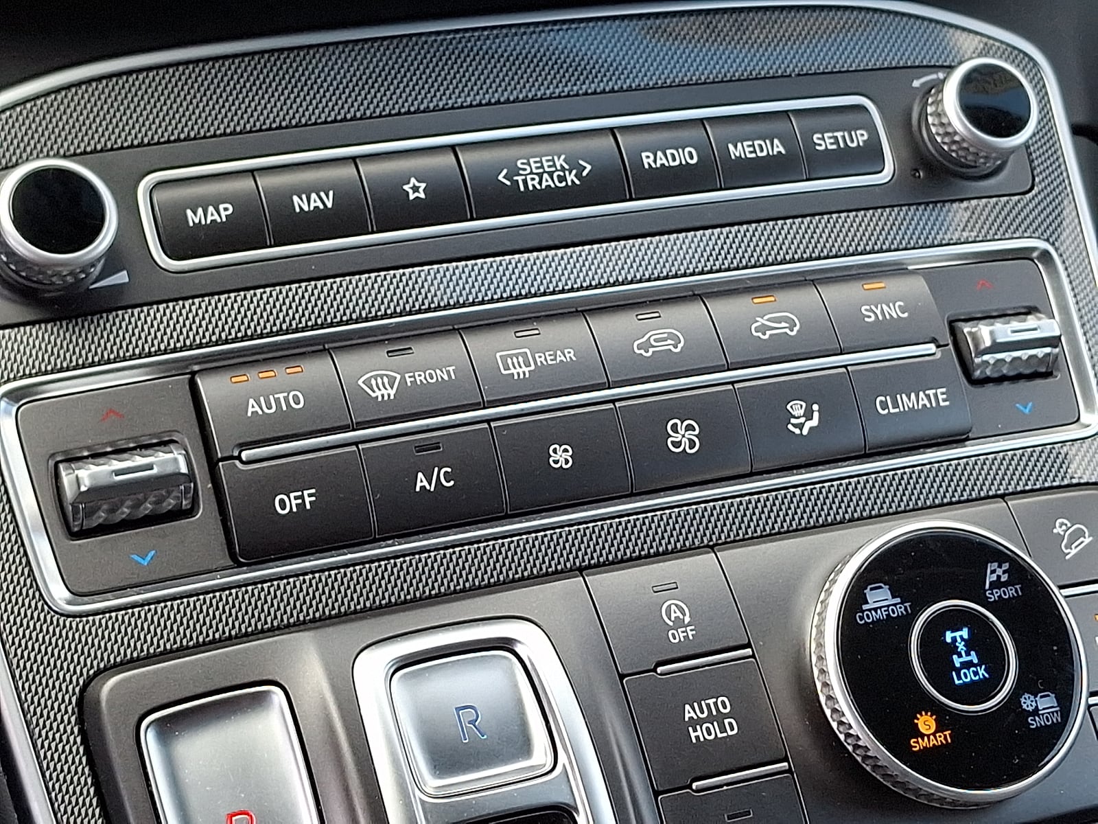 2023 Hyundai Santa Fe Limited - Photo 17