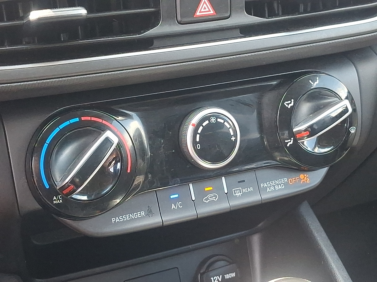 2023 Hyundai Kona SEL - Photo 16