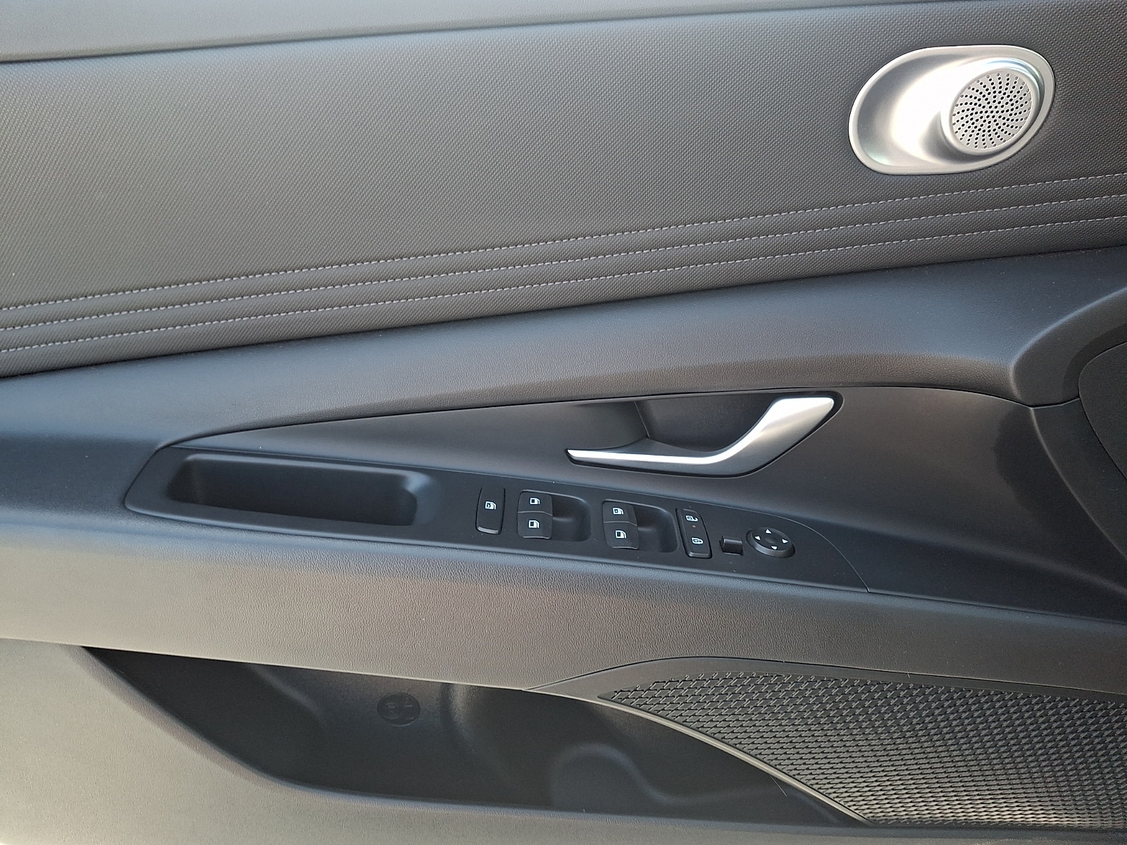 2024 Hyundai Elantra SEL - Photo 13