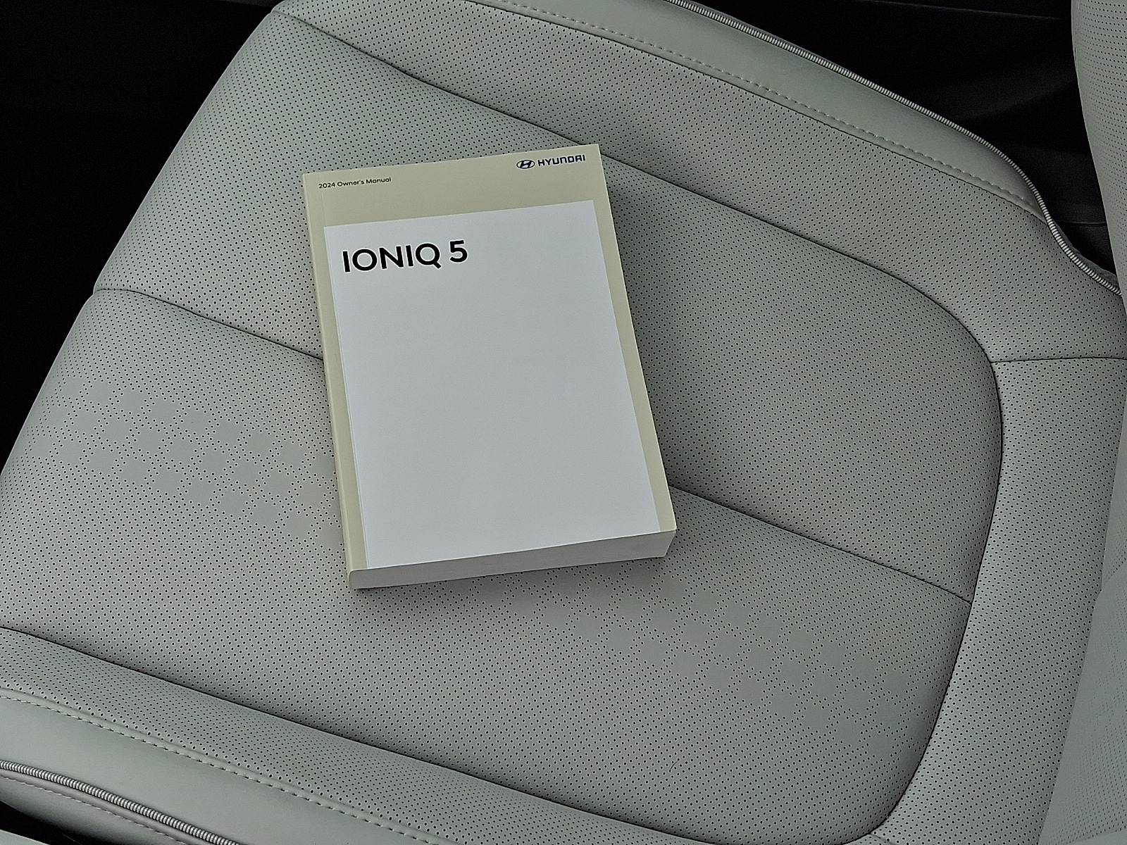 2024 Hyundai IONIQ 5 Limited - Photo 29