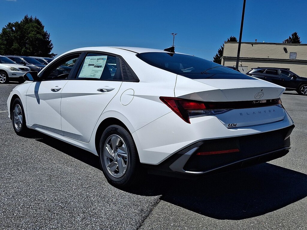 New 2026 Hyundai Elantra SE Sedan