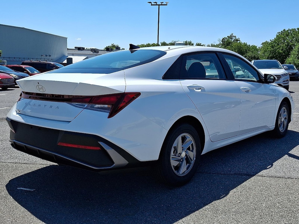 New 2026 Hyundai Elantra SE Sedan