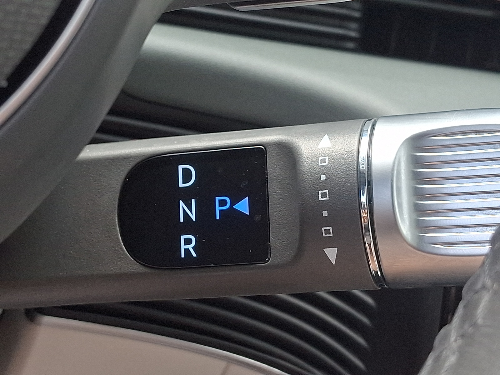 2024 Hyundai IONIQ 5 Limited - Photo 14