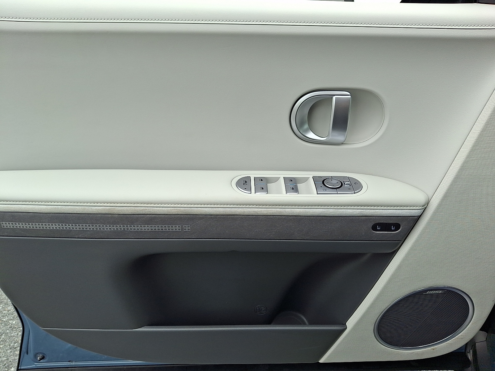 2024 Hyundai IONIQ 5 Limited - Photo 13