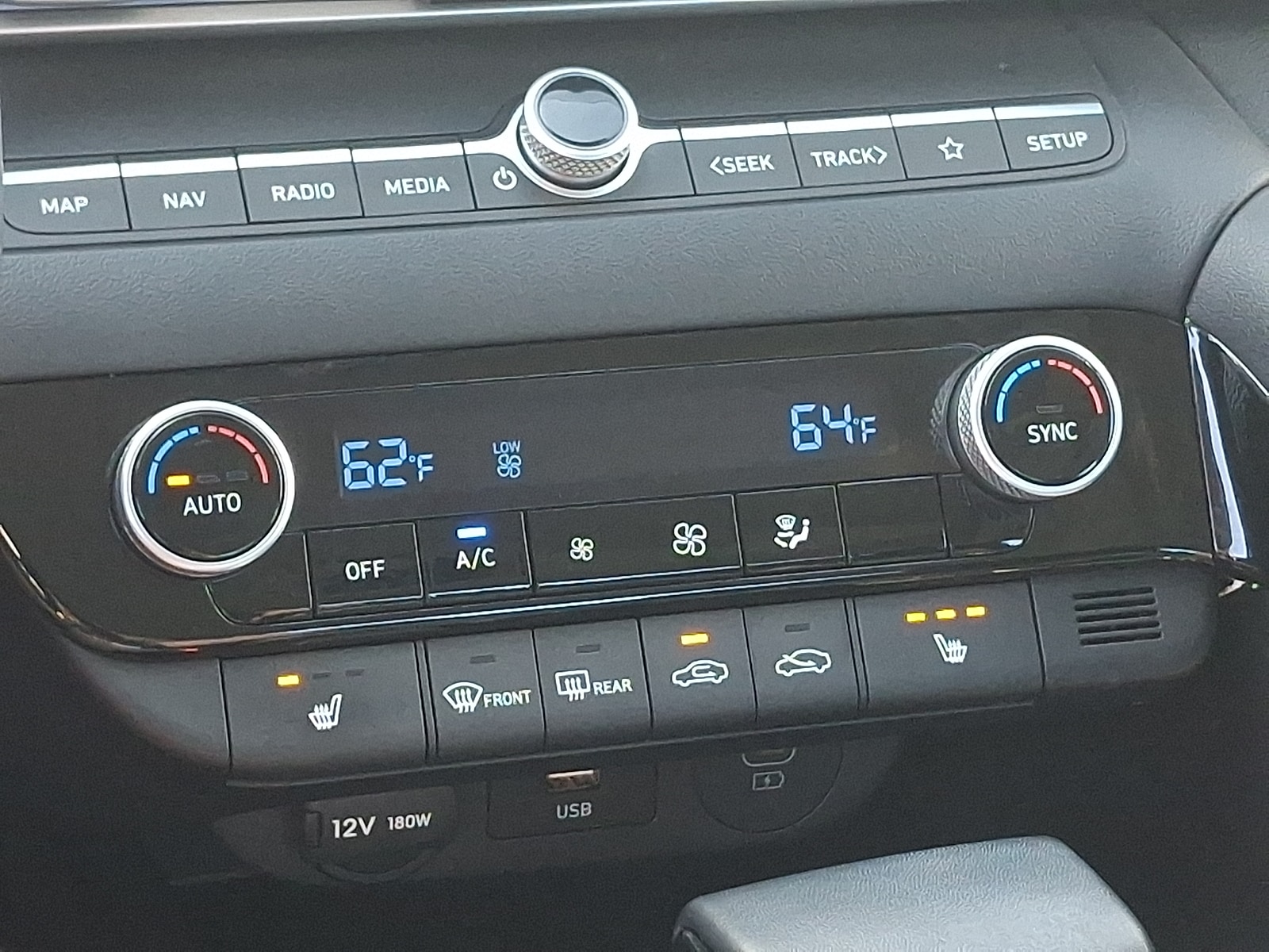 2024 Hyundai Elantra SEL - Photo 17