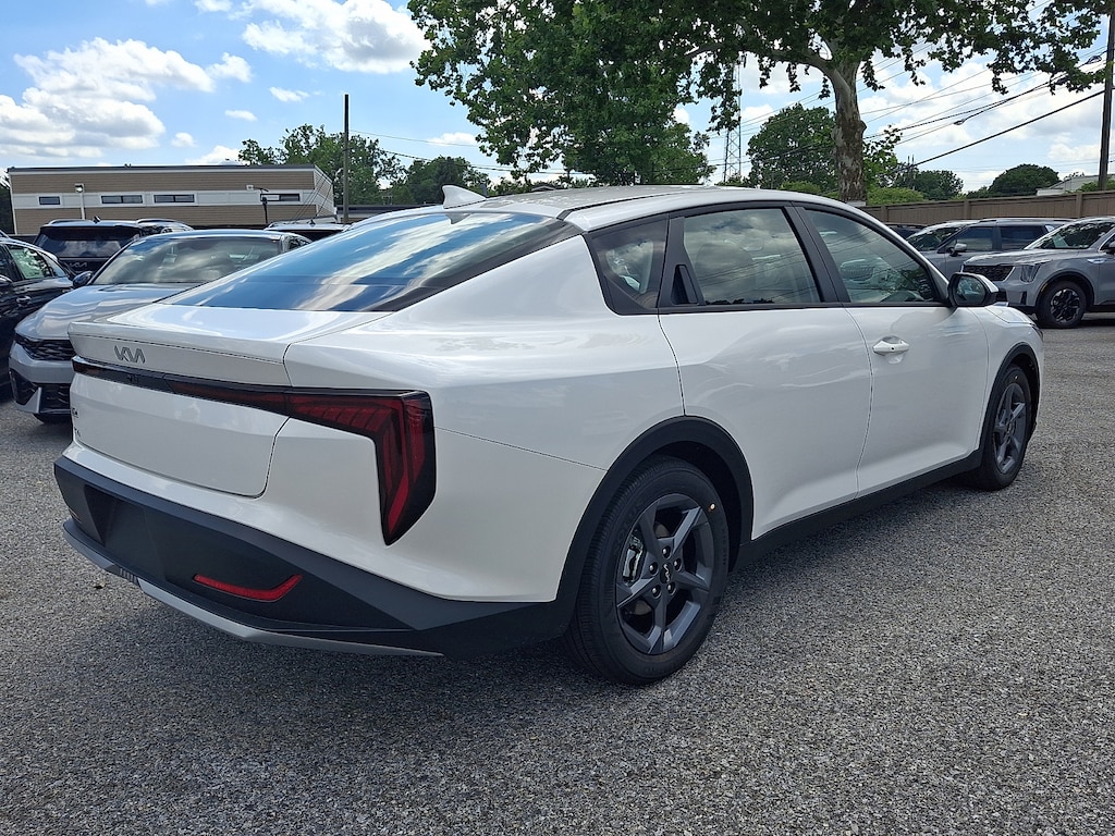 New 2026 Kia K4 LXS Sedan