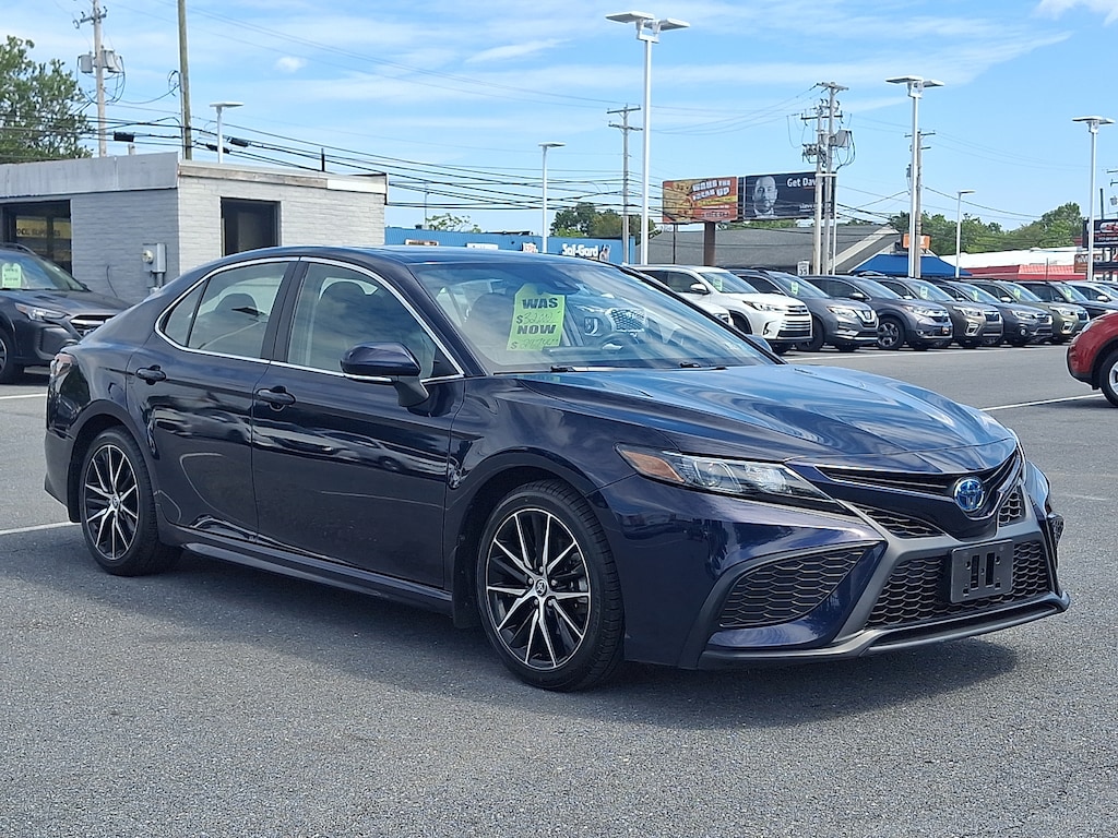 Used 2022 Toyota Camry SE Hybrid Sedan